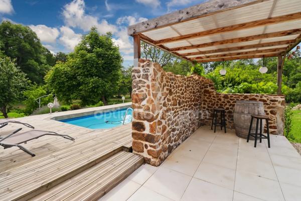 Propriété de Charme - 108 m² - 6 pièces - 4 Chambres - Piscine - Granges et Dépendances - Terrain 7 744 m² - MAGNAC LAVAL (87)