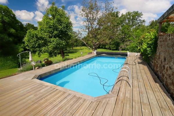 Propriété de Charme - 108 m² - 6 pièces - 4 Chambres - Piscine - Granges et Dépendances - Terrain 7 744 m² - MAGNAC LAVAL (87)