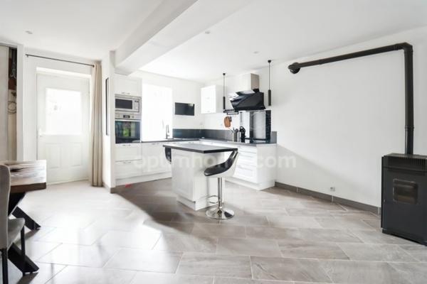Propriété de Charme - 108 m² - 6 pièces - 4 Chambres - Piscine - Granges et Dépendances - Terrain 7 744 m² - MAGNAC LAVAL (87)