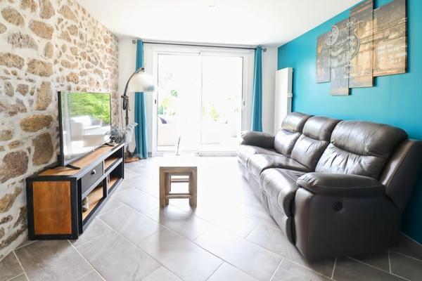 Propriété de Charme - 108 m² - 6 pièces - 4 Chambres - Piscine - Granges et Dépendances - Terrain 7 744 m² - MAGNAC LAVAL (87)
