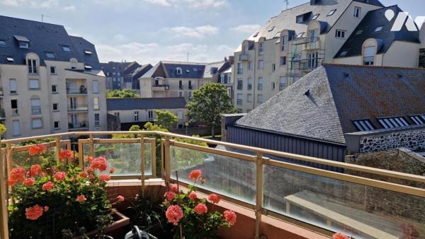 SAINT MALO - Rocabey/Gare - Appartement T3 (82.53m²) - SUD - 3eme étage - Asc., balcon et parkings.