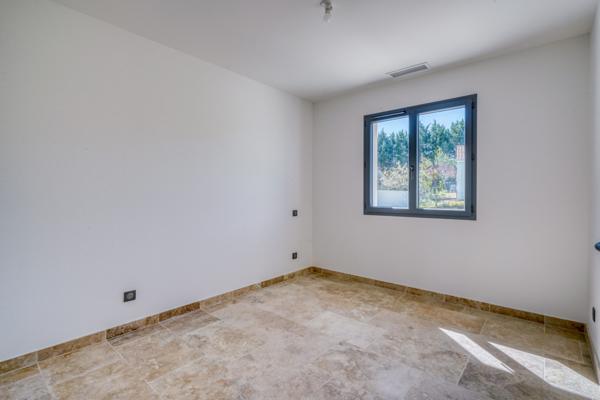 Montlieu-la-Garde (17210) Maison 4 pièces de 90m2 habitables sur parcelle d'environ 600m2