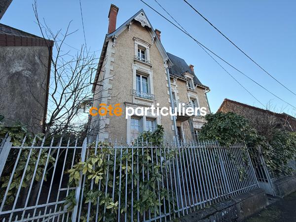 Vente Maison bourgeoise222 m² - 8 Pièces - Saint-Amand Montrond (18200)