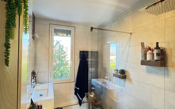 Maison à vendre    5 pièces •  Tignieu-Jameyzieu