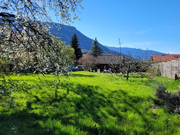 FAVERGES. TERRAIN DE 607M²