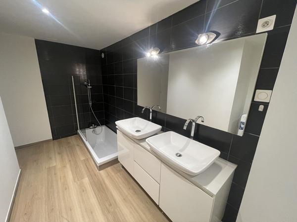 A louer Appartement T3 Meublé atypique hyper centre Mont De Marsan 2 chambres balcon