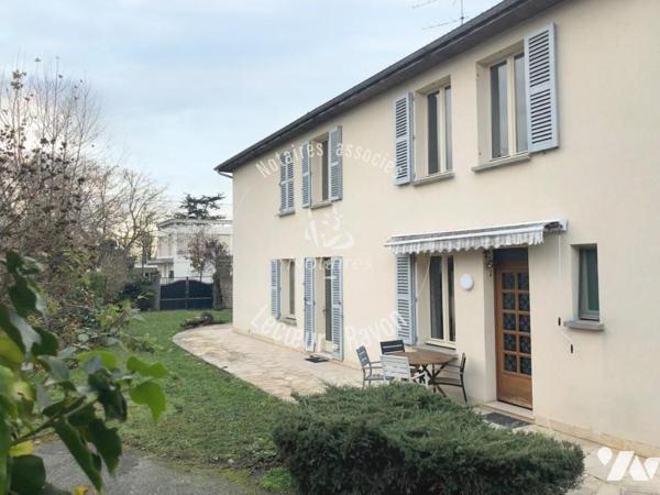 Local professionnel de 335 m2 et maison familiale sur un terrain de 950 m2 parc de Maisons Laffitte 