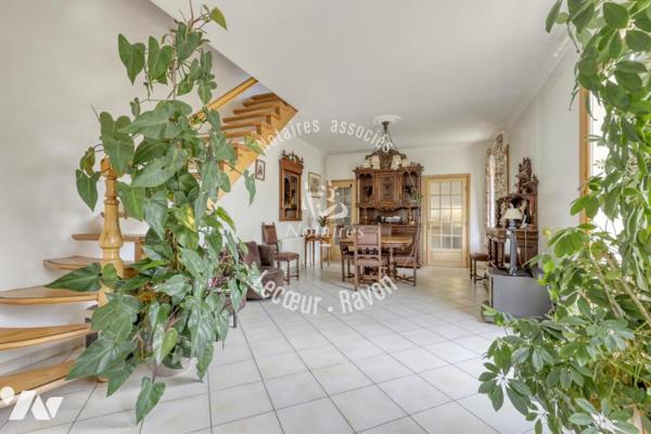 Local professionnel de 335 m2 et maison familiale sur un terrain de 950 m2 parc de Maisons Laffitte 