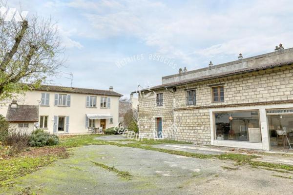 Local professionnel de 335 m2 et maison familiale sur un terrain de 950 m2 parc de Maisons Laffitte 