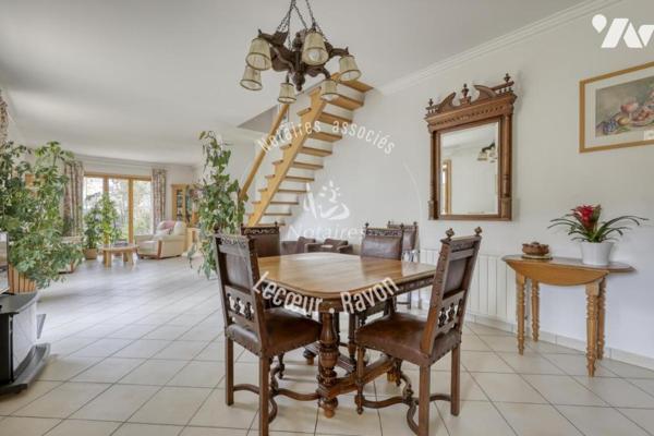 Local professionnel de 335 m2 et maison familiale sur un terrain de 950 m2 parc de Maisons Laffitte 