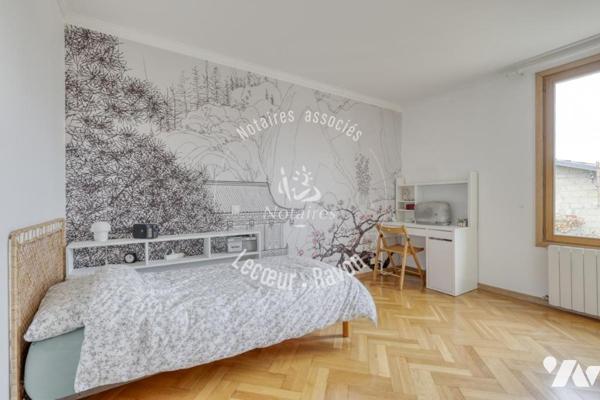 Local professionnel de 335 m2 et maison familiale sur un terrain de 950 m2 parc de Maisons Laffitte 