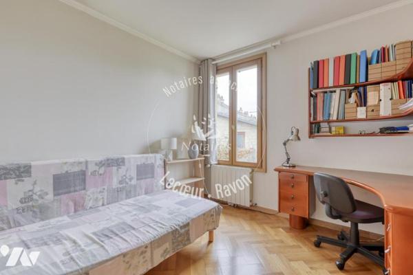 Local professionnel de 335 m2 et maison familiale sur un terrain de 950 m2 parc de Maisons Laffitte 