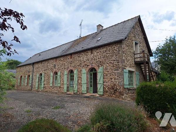 A Vendre, à ST HILAIRE DU MAINE (53380). Dans Hameau, une maison à usage d'habitation, comprena...