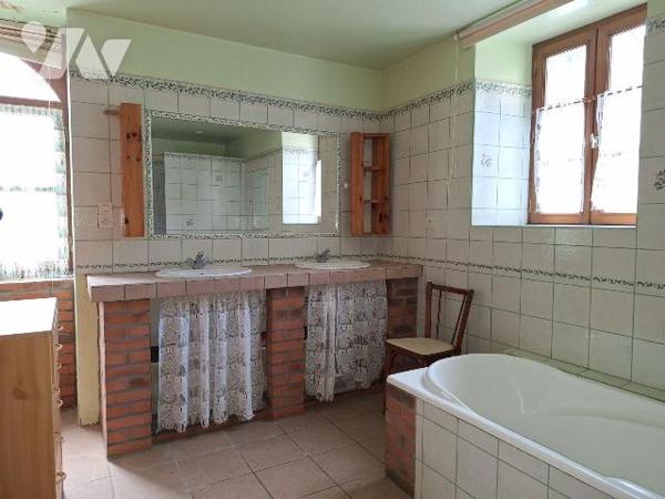 A Vendre, à ST HILAIRE DU MAINE (53380). Dans Hameau, une maison à usage d'habitation, comprena...