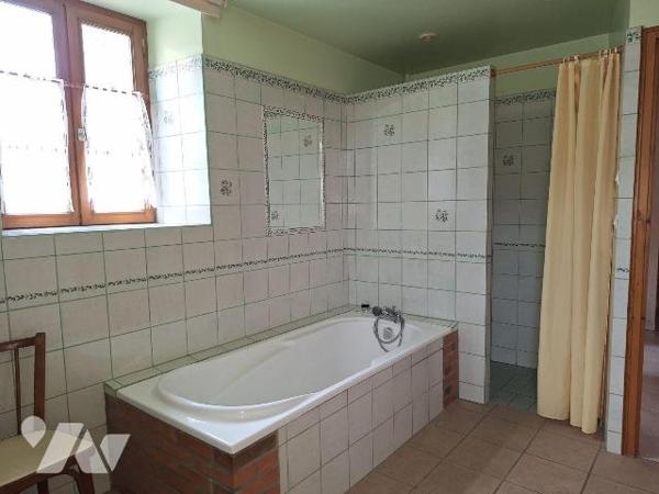 A Vendre, à ST HILAIRE DU MAINE (53380). Dans Hameau, une maison à usage d'habitation, comprena...
