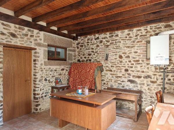 A Vendre, à ST HILAIRE DU MAINE (53380). Dans Hameau, une maison à usage d'habitation, comprena...