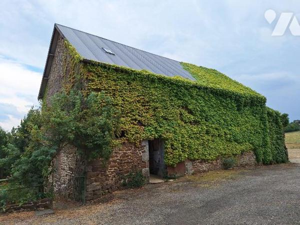 A Vendre, à ST HILAIRE DU MAINE (53380). Dans Hameau, une maison à usage d'habitation, comprena...