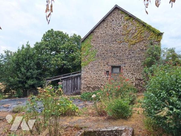 A Vendre, à ST HILAIRE DU MAINE (53380). Dans Hameau, une maison à usage d'habitation, comprena...
