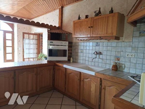 A Vendre, à ST HILAIRE DU MAINE (53380). Dans Hameau, une maison à usage d'habitation, comprena...