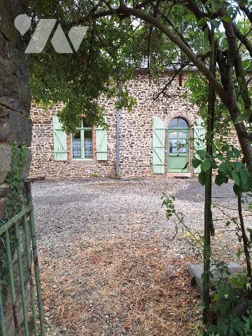 A Vendre, à ST HILAIRE DU MAINE (53380). Dans Hameau, une maison à usage d'habitation, comprena...