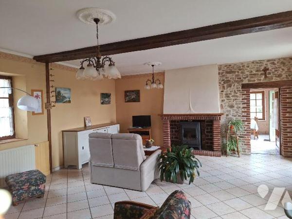 A Vendre, à ST HILAIRE DU MAINE (53380). Dans Hameau, une maison à usage d'habitation, comprena...