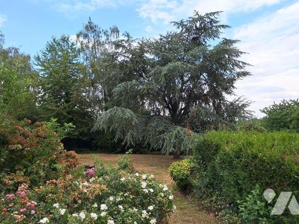 A Vendre, à ST HILAIRE DU MAINE (53380). Dans Hameau, une maison à usage d'habitation, comprena...