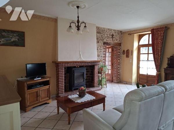 A Vendre, à ST HILAIRE DU MAINE (53380). Dans Hameau, une maison à usage d'habitation, comprena...