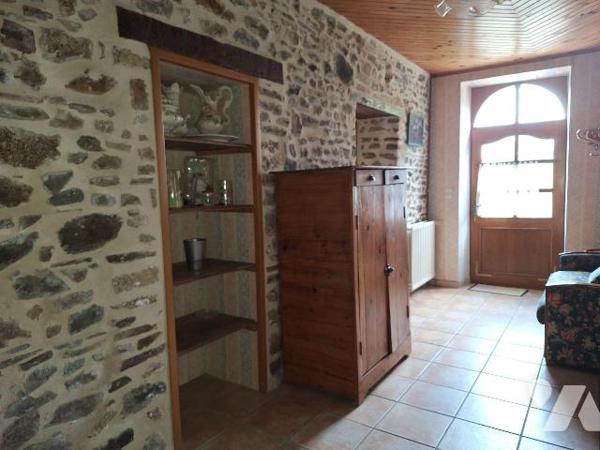 A Vendre, à ST HILAIRE DU MAINE (53380). Dans Hameau, une maison à usage d'habitation, comprena...