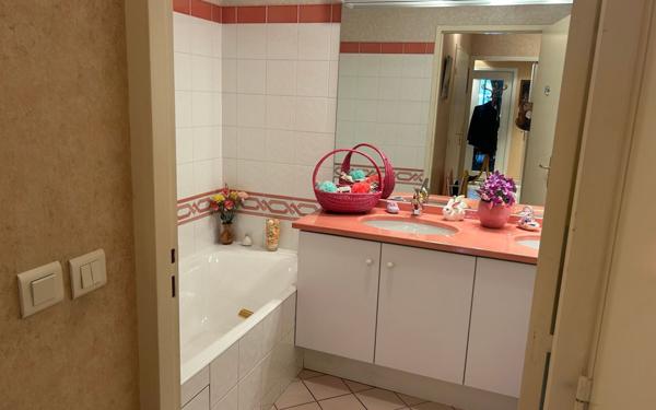 Appartement à vendre    3 pièces • 95,03 m2 Lyon 3