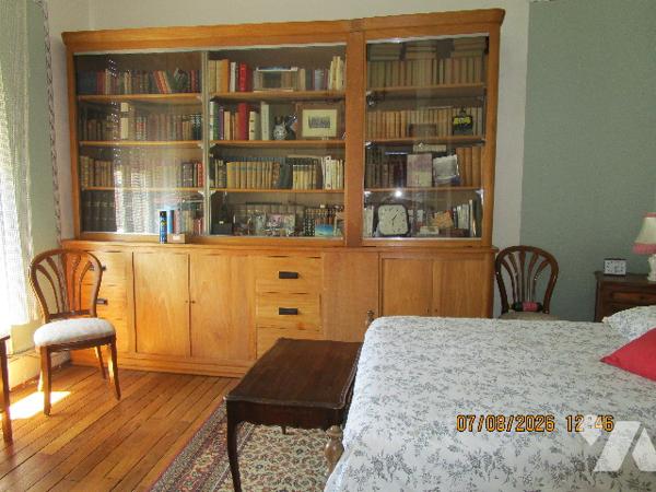 Centre ville : Appartement situé au 1er étage de type 5 avec cuisine équipée ; cave ,garage, séchoir