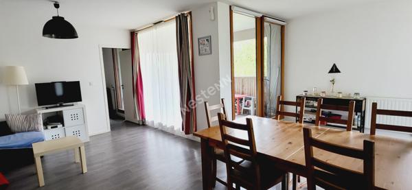 Orvault Cardo -Nantes Nord : Exclusivité ! En vente , Appartement T4 de 76 m², proche toutes commodités, résidence 2016 avec ascenseur, 3 chambres. Cave et parking couvert.