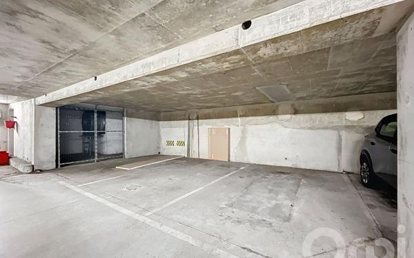 Stationnement à louer