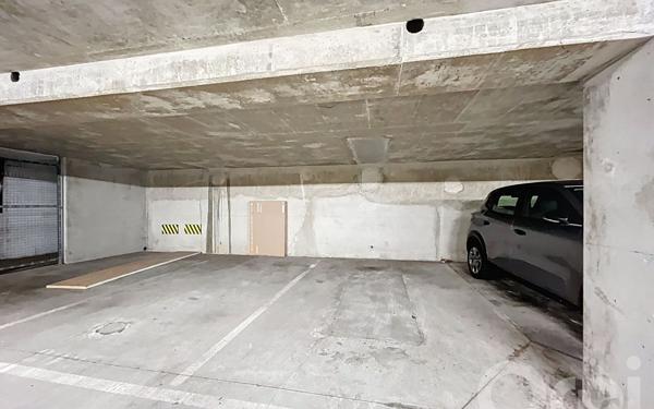 Stationnement à louer