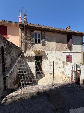 Maison en plein coeur du village Cabries à rénovée