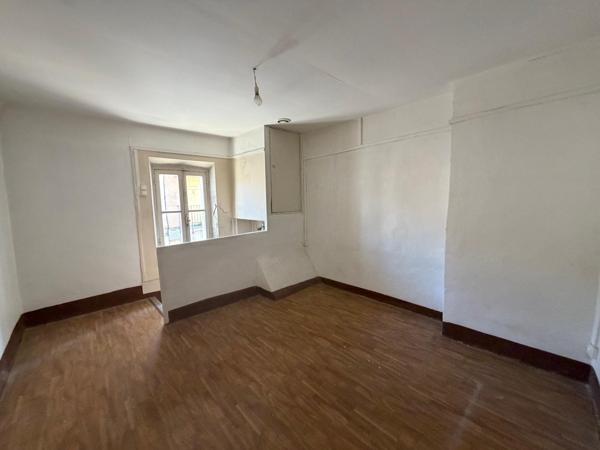 Maison en plein coeur du village Cabries à rénovée