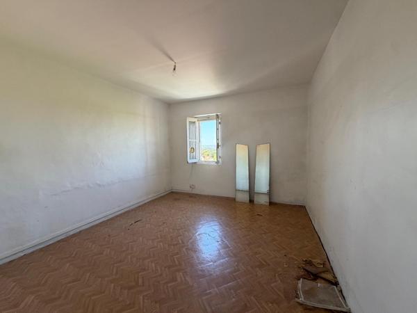 Maison en plein coeur du village Cabries à rénovée
