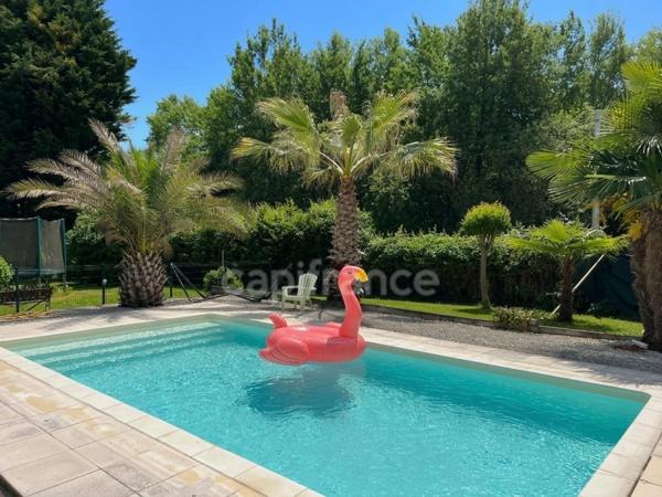 Demeure fin XIXe siècle de 137 m² avec piscine et parc - Fort potentiel - Chevanceaux (17)