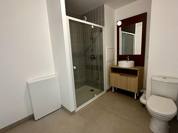 L'adresse vous propose un studio,