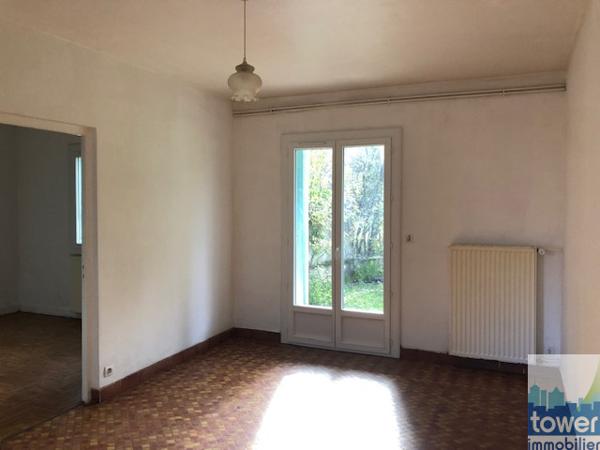 Maison de 3 appartements deux T2 et un T3