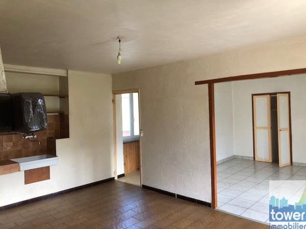 Maison de 3 appartements deux T2 et un T3