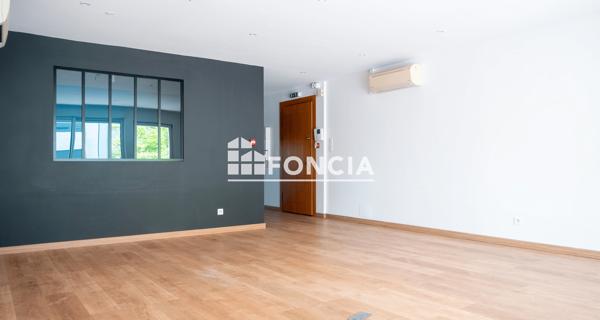 Location Local commercial 5 pièces 67.5 m² - Audincourt 25400