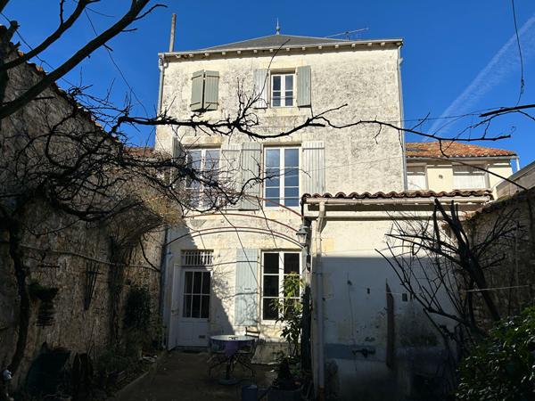 Maison de centre-bourg à Civray
