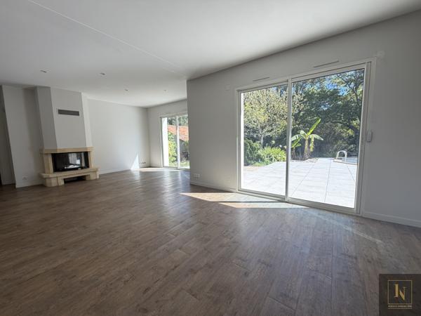 Maison 8 pièce(s) 6 chambre(s) 220 m²