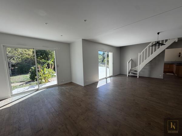Maison 8 pièce(s) 6 chambre(s) 220 m²