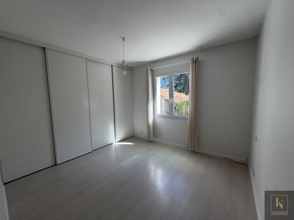 Maison 8 pièce(s) 6 chambre(s) 220 m²