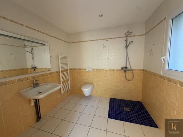 Maison 8 pièce(s) 6 chambre(s) 220 m²