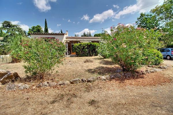 A VENDRE à FLAYOSC en exclusivité Maison de plain-pied 100 m² Piscine Garage sur 2644 m² de terrain