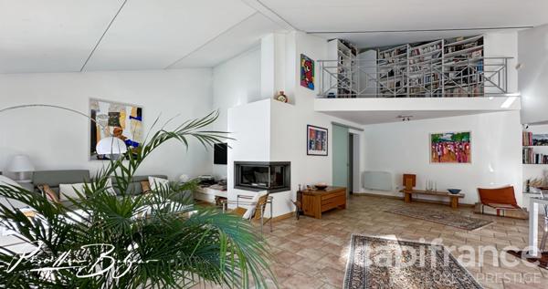 NOUVEAUTÉ À CHARBONNIÈRES-LES-BAINS : Villa d’Architecte 210 m² avec Piscine !