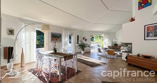 NOUVEAUTÉ À CHARBONNIÈRES-LES-BAINS : Villa d’Architecte 210 m² avec Piscine !