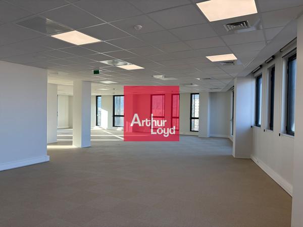 Bureaux à louer à Grenoble dans immeuble neuf avec grandes terrasses